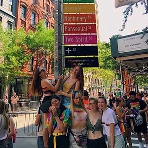 Meet your Posher, Lara